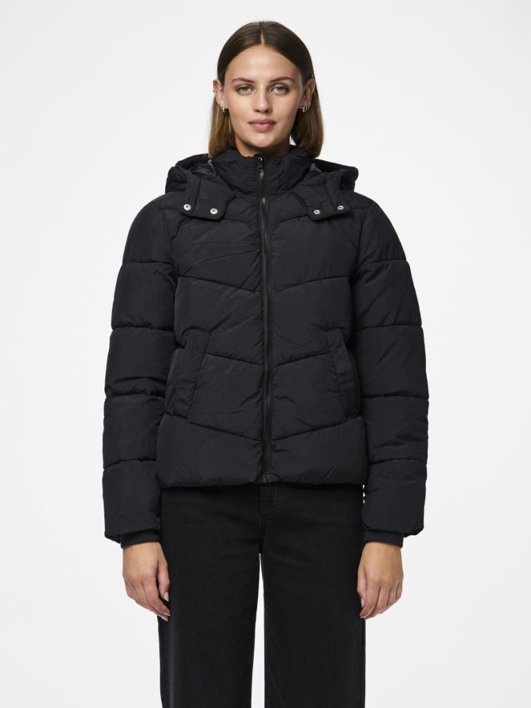 PIECES short puffer jacket black